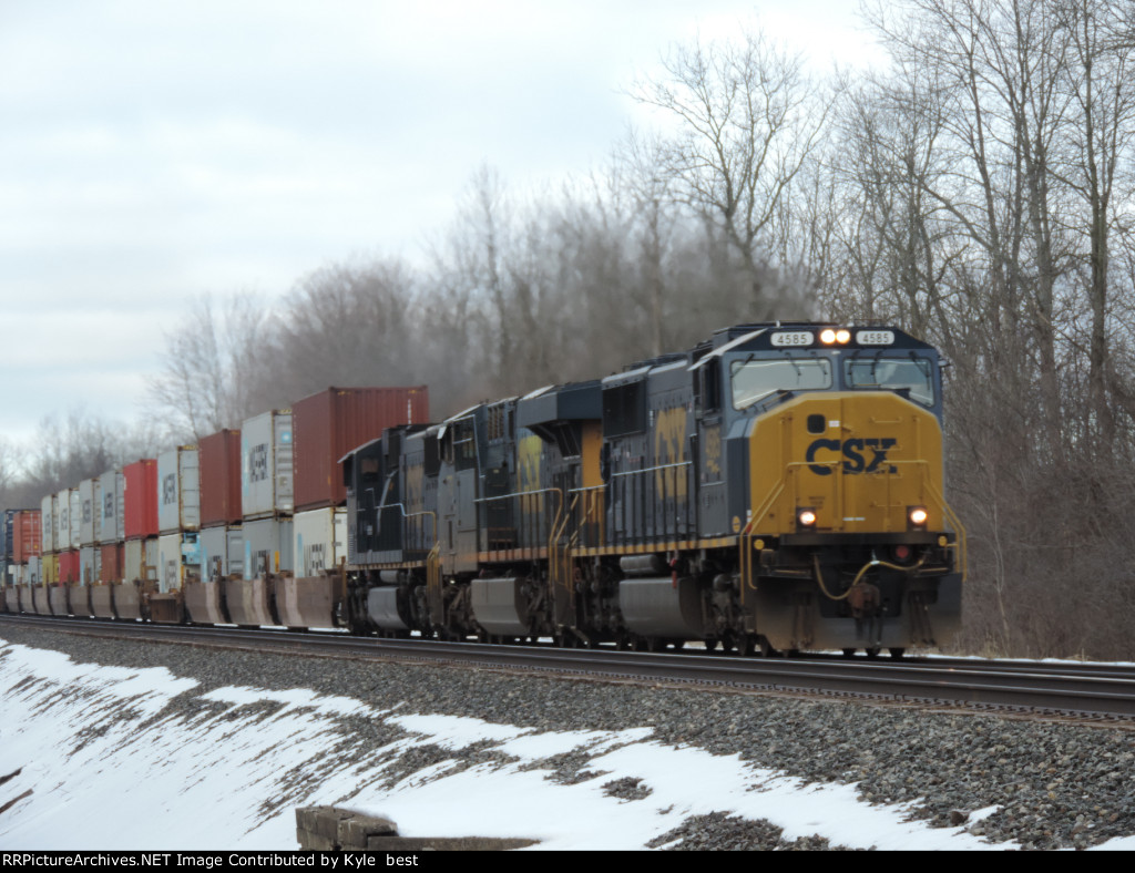 CSX 4585 on I004